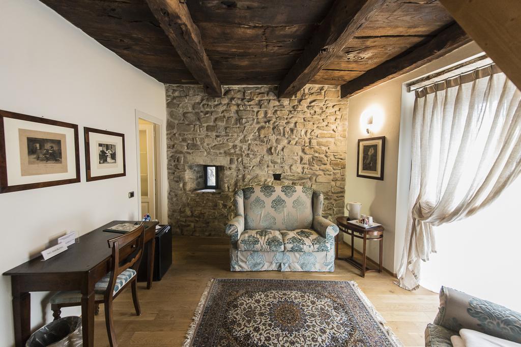 Relais Il Presidio Hotel Oggiono Ruang foto