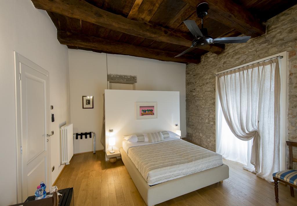 Relais Il Presidio Hotel Oggiono Ruang foto