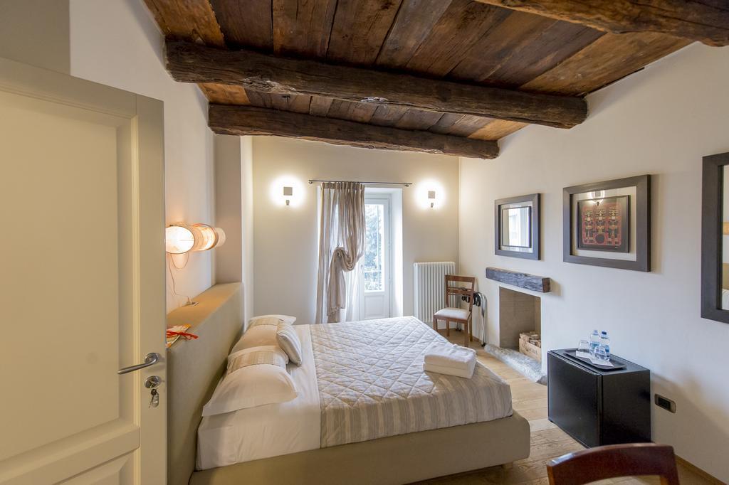 Relais Il Presidio Hotel Oggiono Bagian luar foto