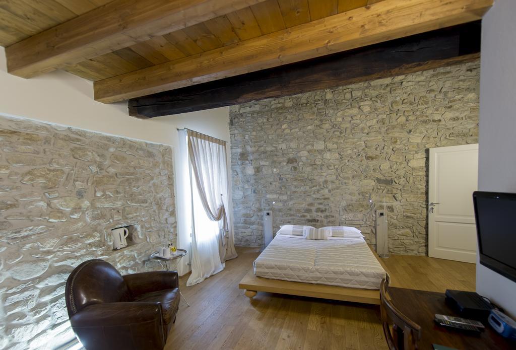 Relais Il Presidio Hotel Oggiono Ruang foto